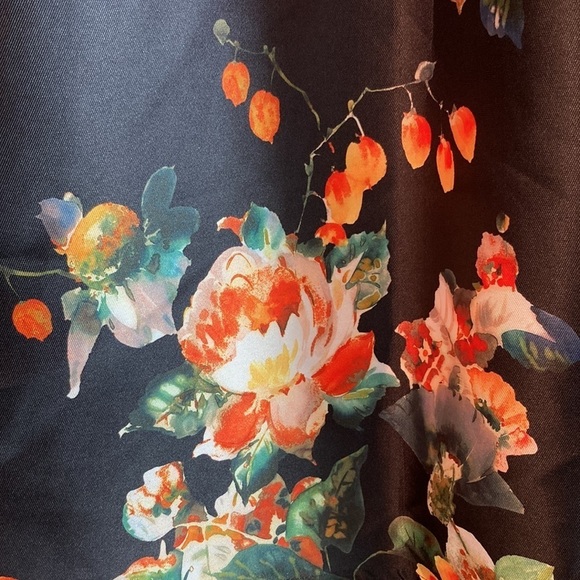 Size L Lara full black skirt with flowers. 30” waist. More like a medium. 125‎ - Picture 2 of 4